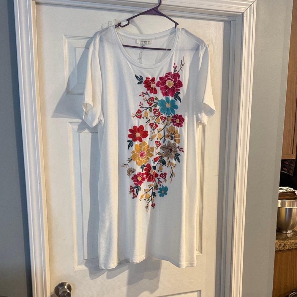 Umgee White Midi Dress with Floral Embroidery